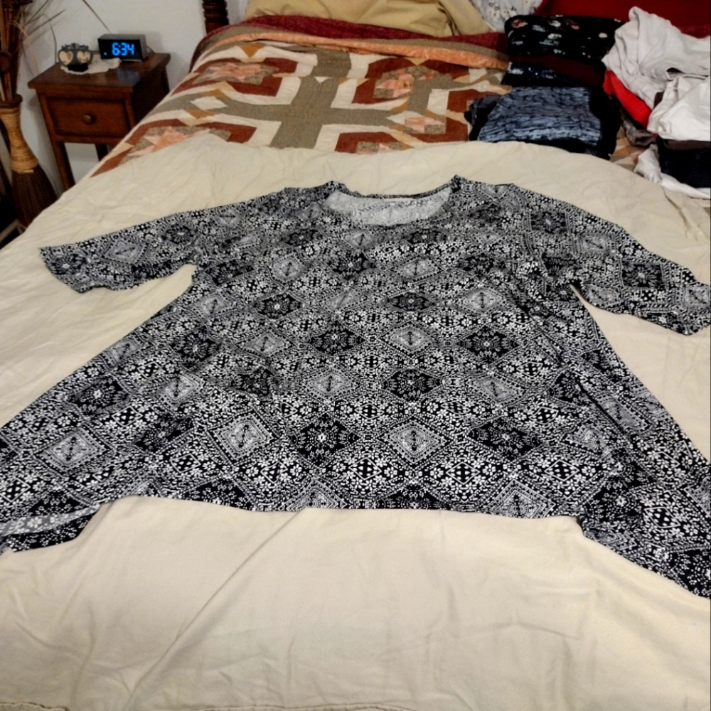 Shark bite tunic Size 2X